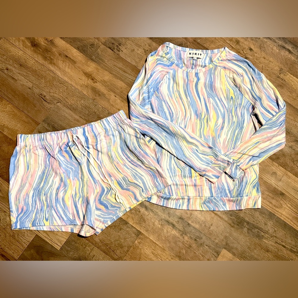 Kikit Two Piece Pastel Swirl Pajama Set Size Large Cute and Comfortable
